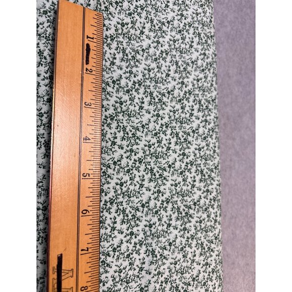 Green Floral Cotton Fabric 1/2 yard x 40" Quilting Sewing Material - Picture 2 of 4